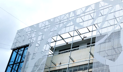 以雕花鏤空鋁單板重溫經(jīng)典 正一建材詮釋現(xiàn)代建筑藝術(shù)輝煌